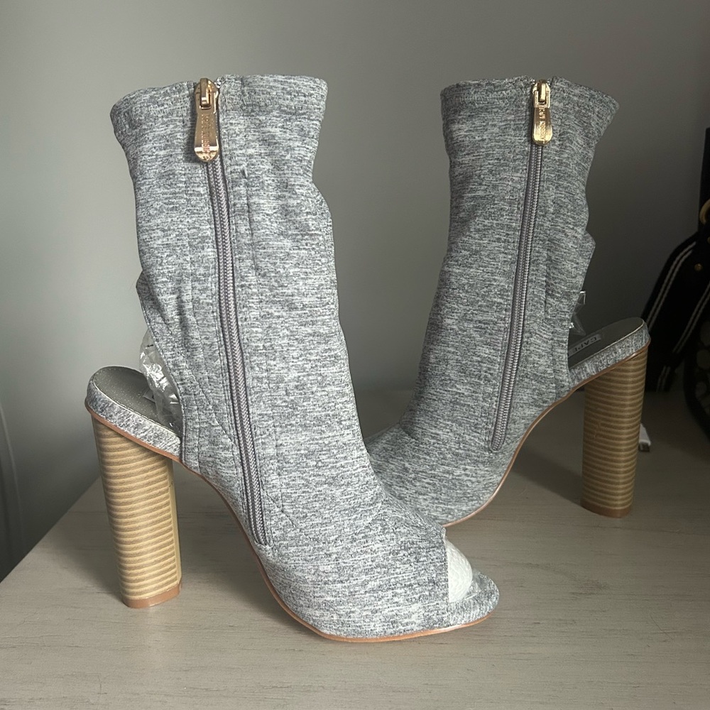 Women’s Size 6 Cape Robbin 5 inch Open Heal Bootie Peep Toe - Picture 3 of 7